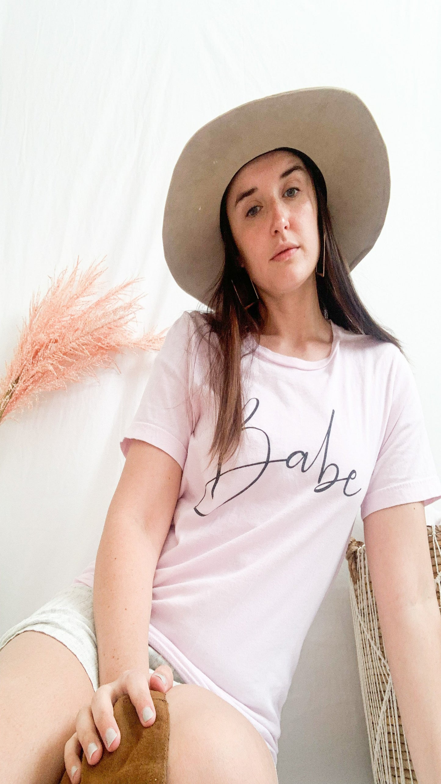 Babe Graphic Tee - Pink