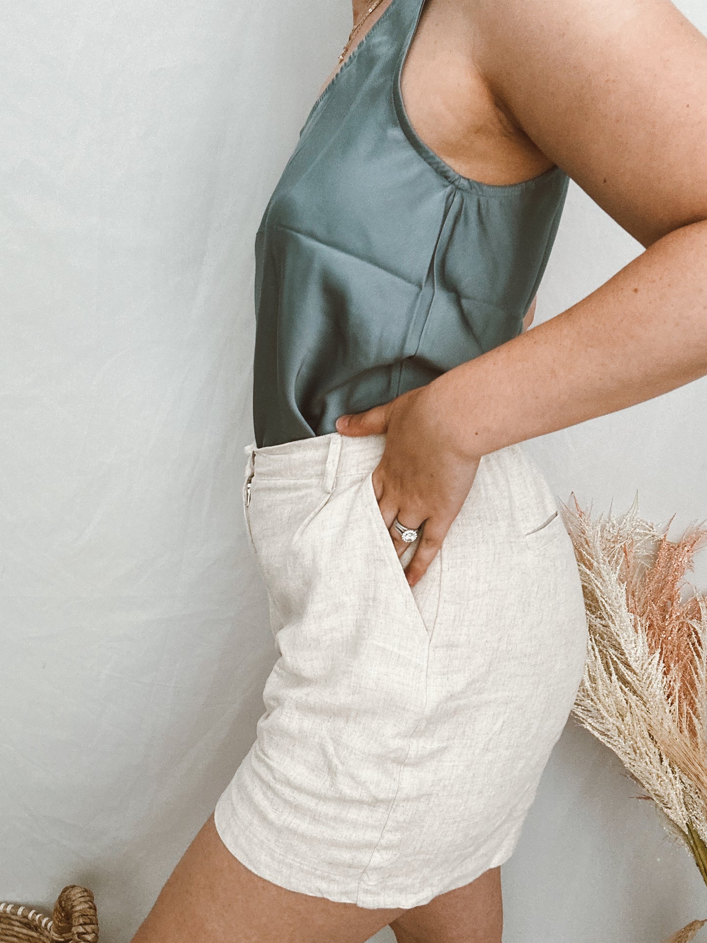 Stephanie Linen Shorts - Oatmeal